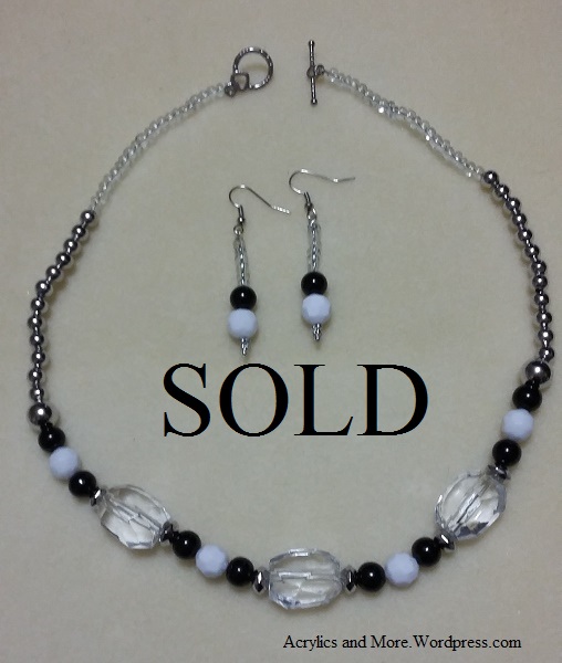 Crystal with Black-White on wire-sold